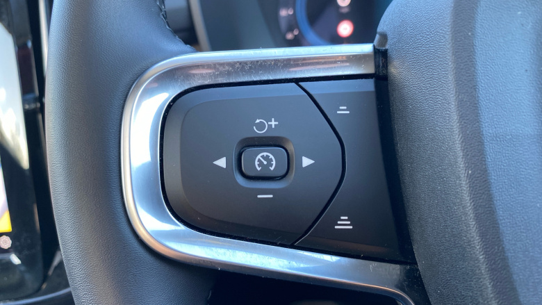 Volvo XC40 2.0 B3P Ultra Dark 5dr Auto Petrol Estate